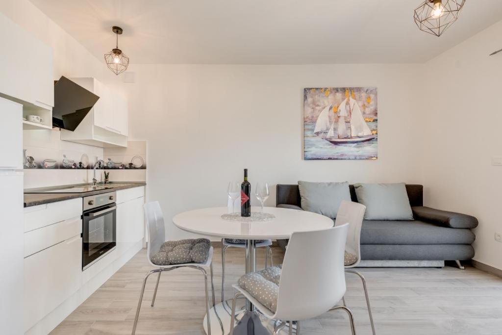 Ferienwohnung In Arbanija Mit Meerblick, Balkon, Klimaanlage, W-Lan 5137-1 特罗吉尔 外观 照片