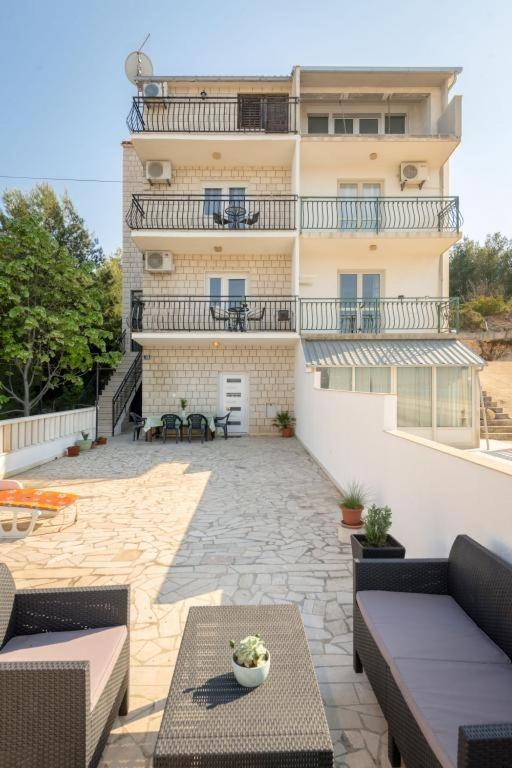 Ferienwohnung In Arbanija Mit Meerblick, Balkon, Klimaanlage, W-Lan 5137-1 特罗吉尔 外观 照片